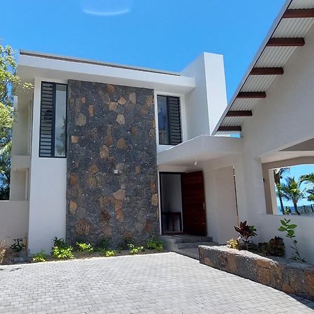 Canari Waterfront Villas Roches Noires Exterior photo