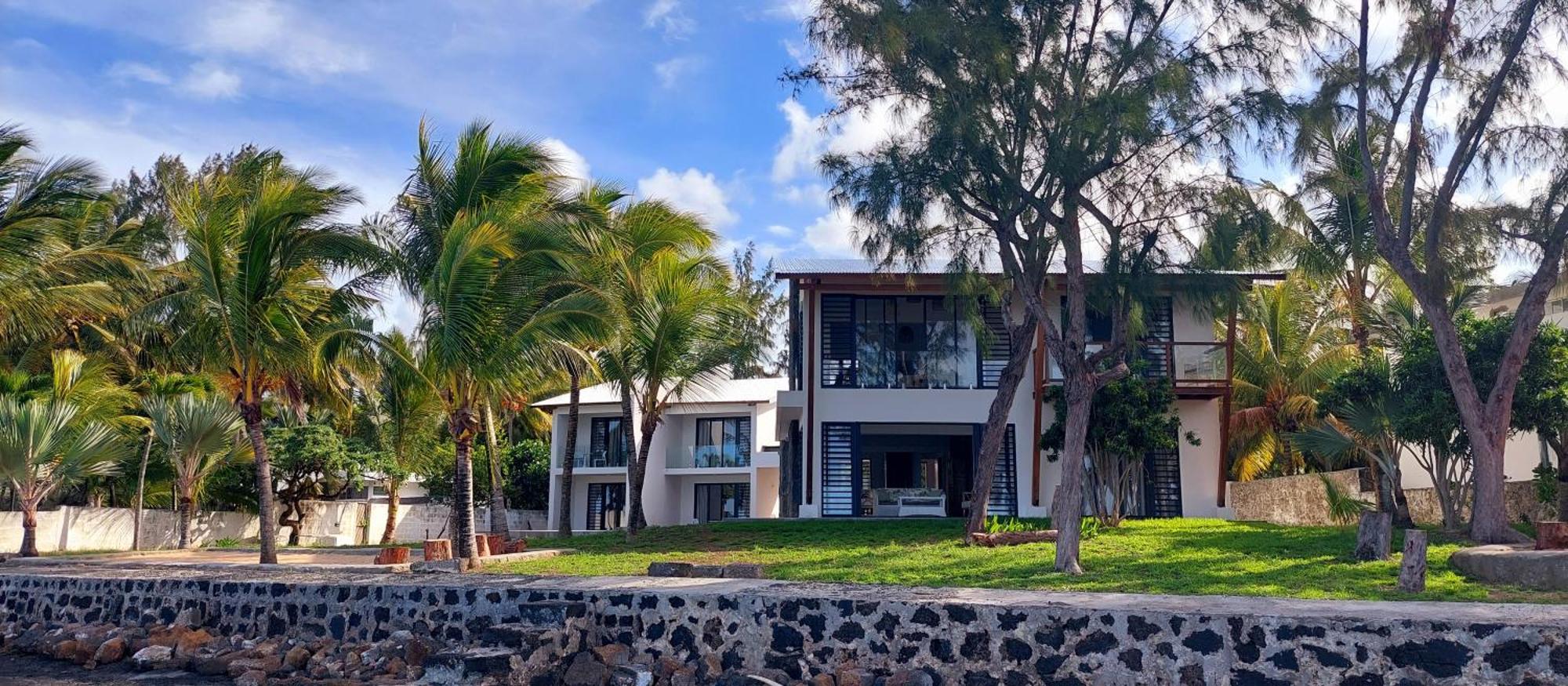 Canari Waterfront Villas Roches Noires Exterior photo