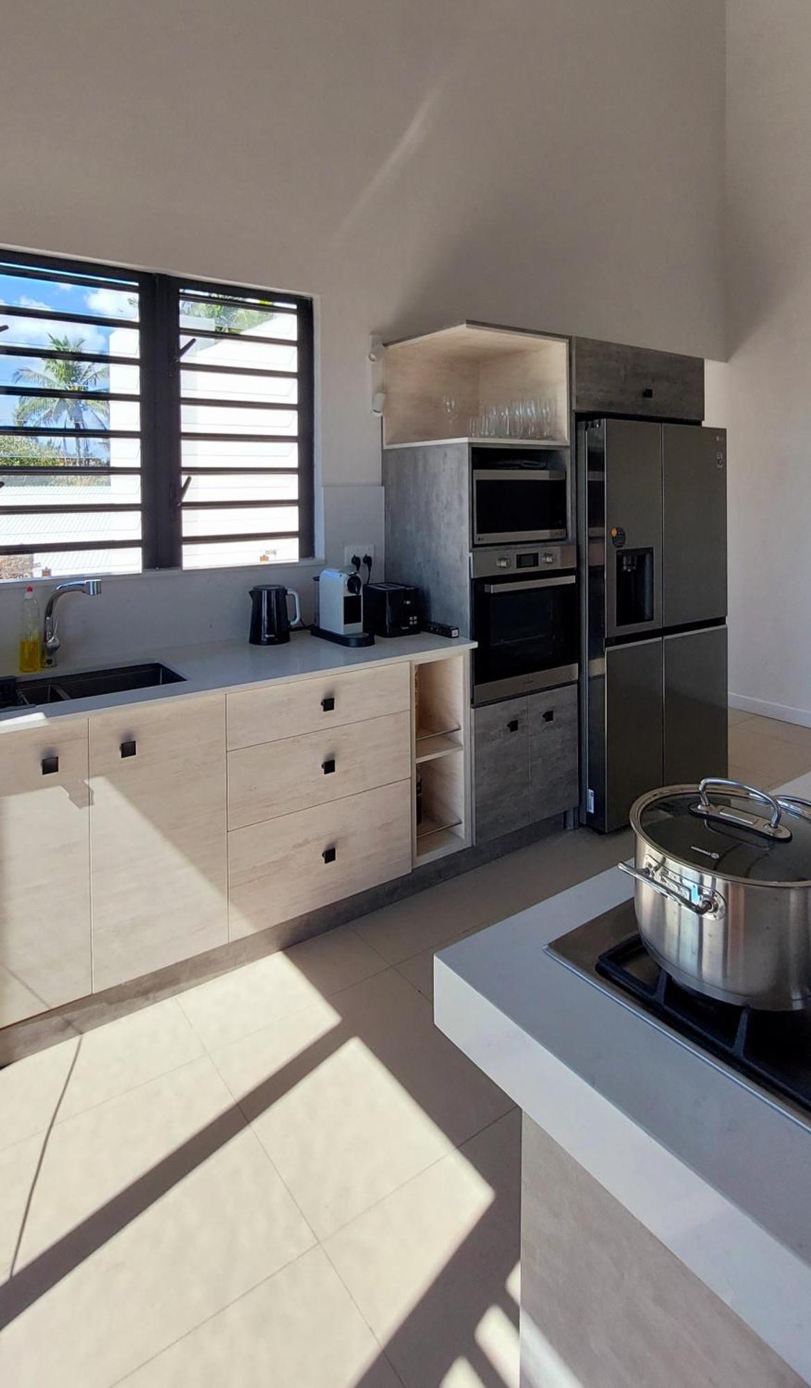 Canari Waterfront Villas Roches Noires Exterior photo