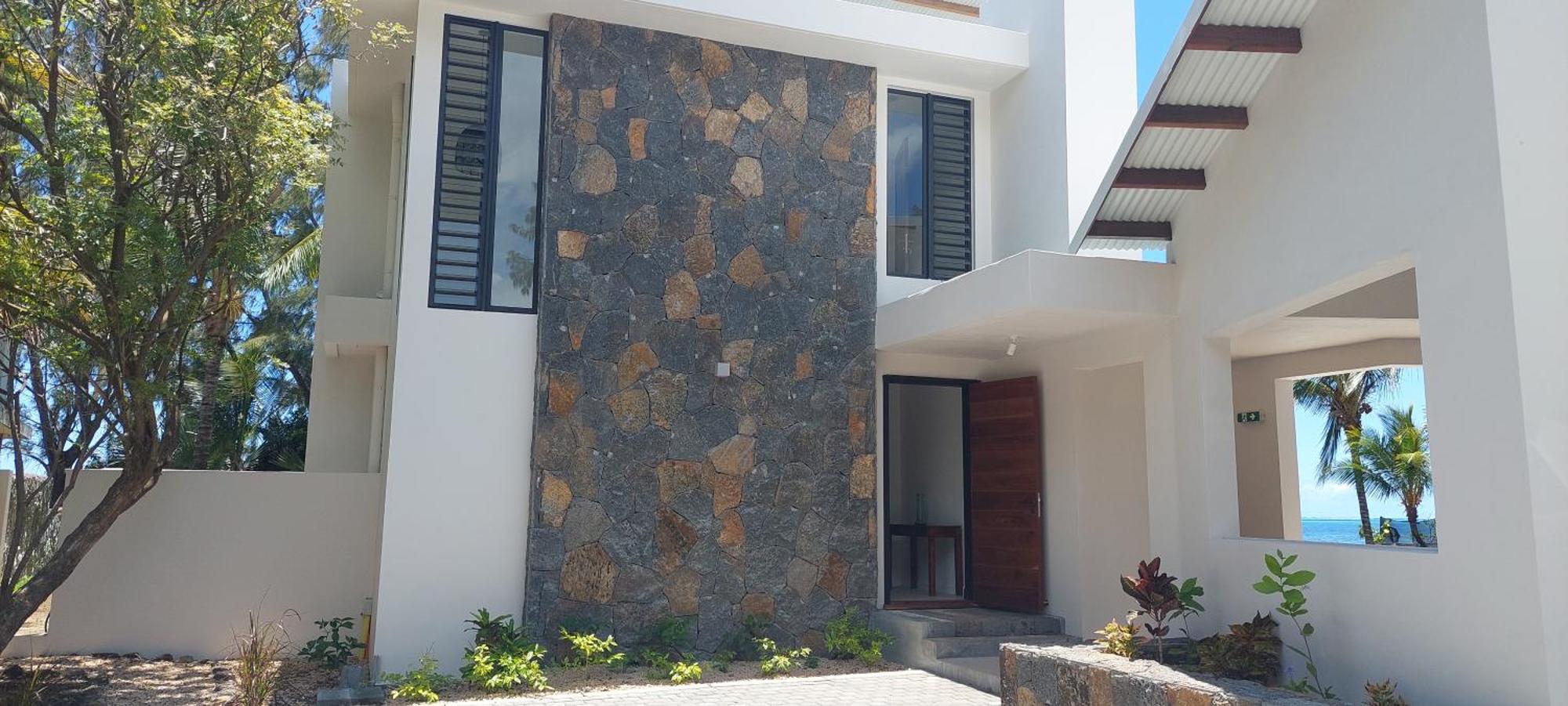 Canari Waterfront Villas Roches Noires Exterior photo