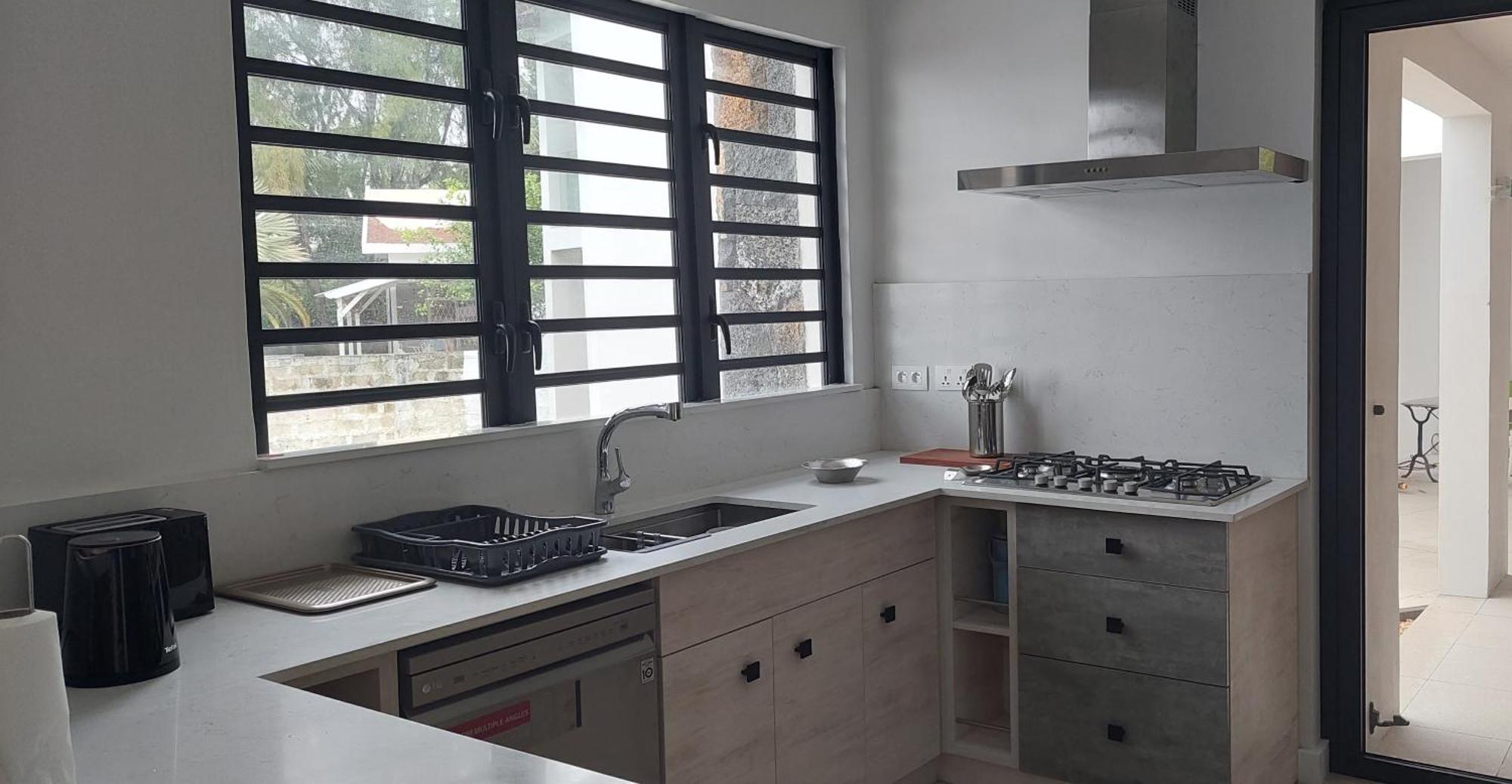 Canari Waterfront Villas Roches Noires Exterior photo