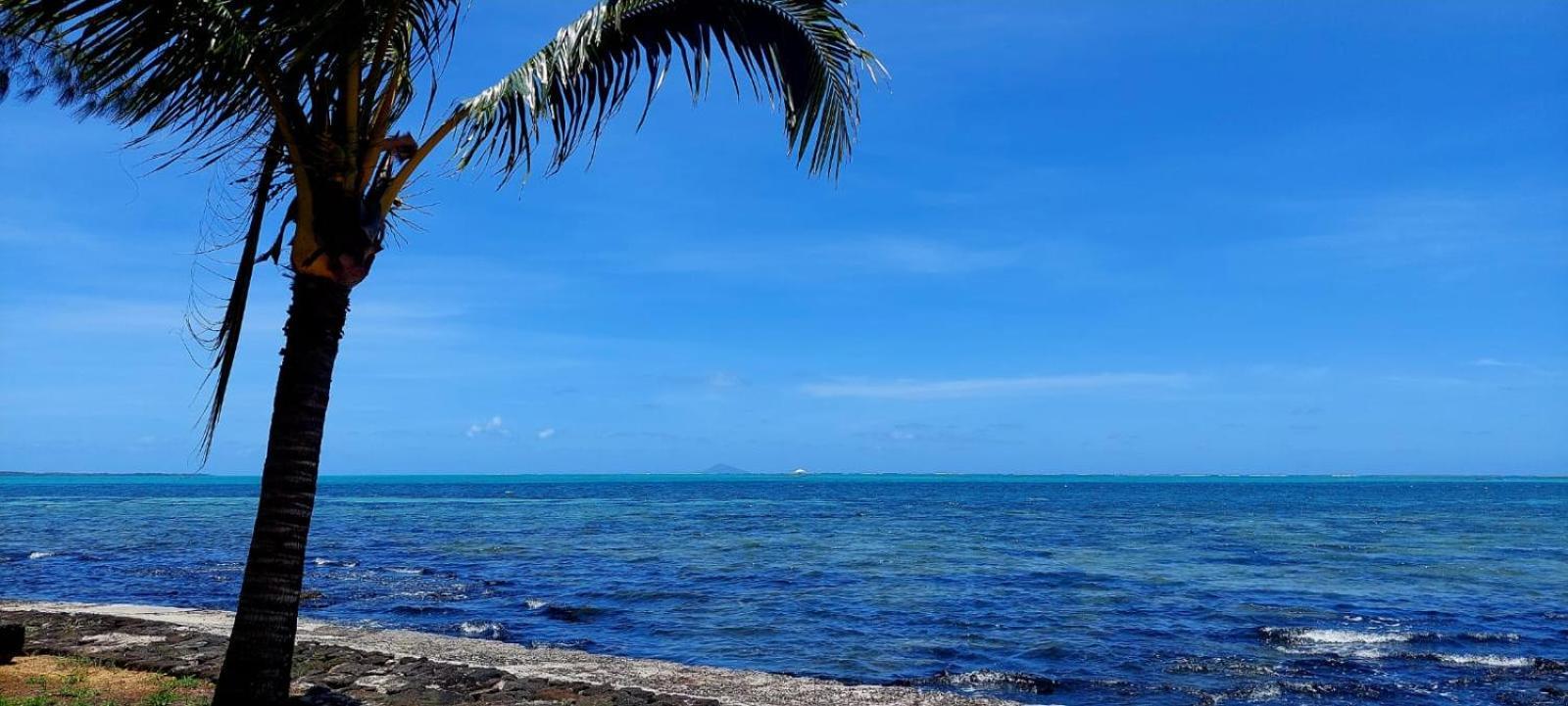 Canari Waterfront Villas Roches Noires Exterior photo